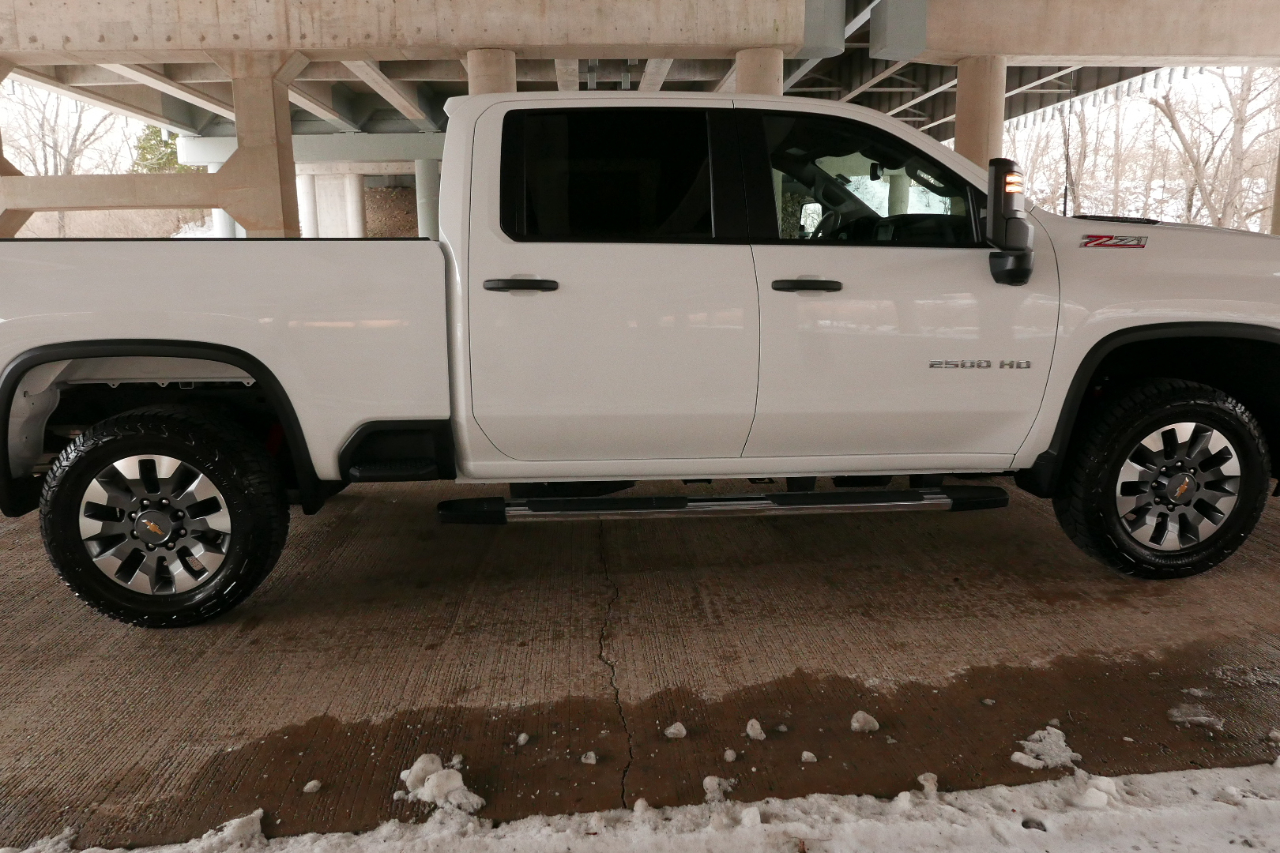 Chevrolet Silverado 2500HD 4WD Crew Cab 159" Custom 2024