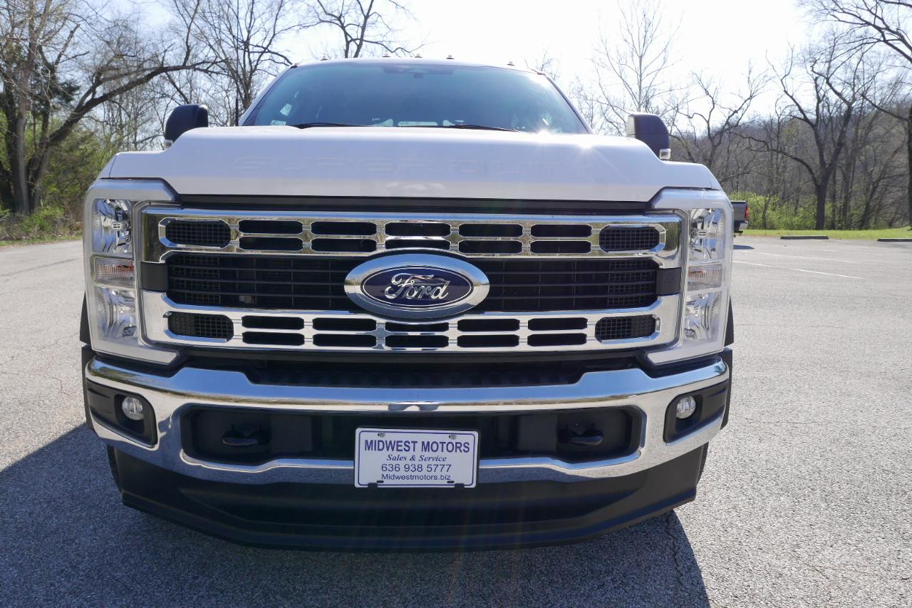 Ford Super Duty F-550 DRW XL 4WD Crew Cab 203" WB 84" CA 2024