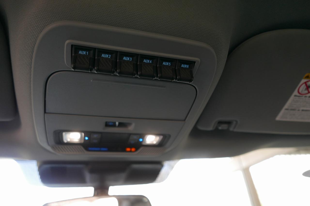 Ford Super Duty F-550 DRW XL 4WD Crew Cab 203" WB 84" CA 2024