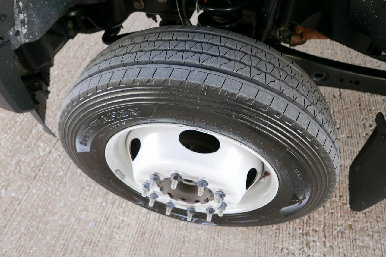 Ford Super Duty F-550 DRW XL 4WD Crew Cab 203" WB 84" CA 2024