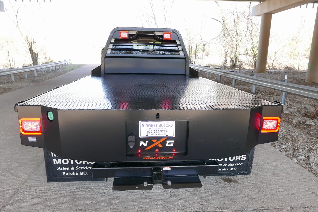 Ford Super Duty F-550 DRW XL 4WD Crew Cab 203" WB 84" CA 2024