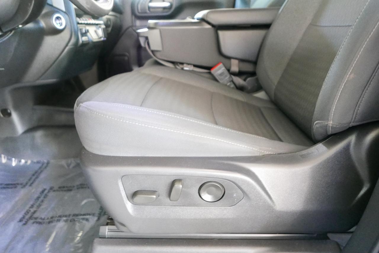 Chevrolet Silverado 2500HD 4WD Crew Cab 172" Custom 2024