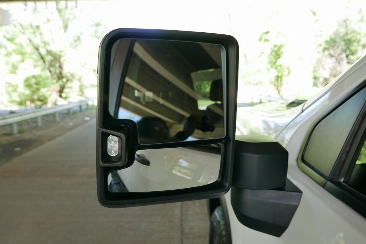 Chevrolet Silverado 2500HD 4WD Crew Cab 172" Custom 2024