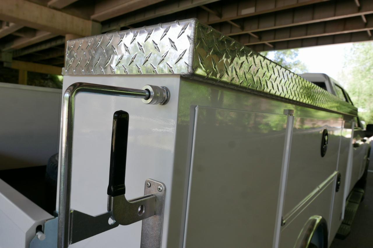 Chevrolet Silverado 2500HD 4WD Crew Cab 172" Custom 2024