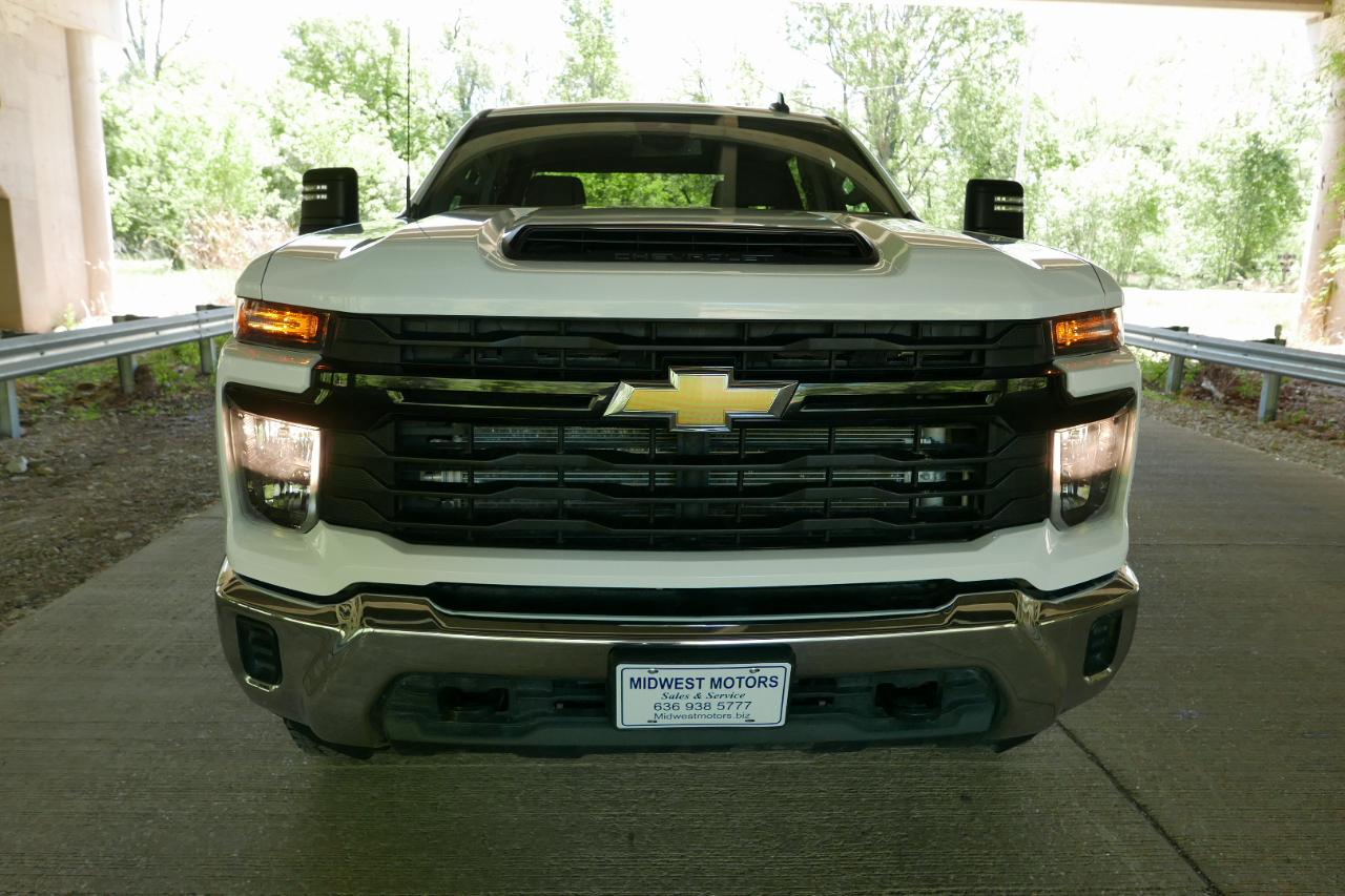 Chevrolet Silverado 2500HD 4WD Crew Cab 172" Custom 2024