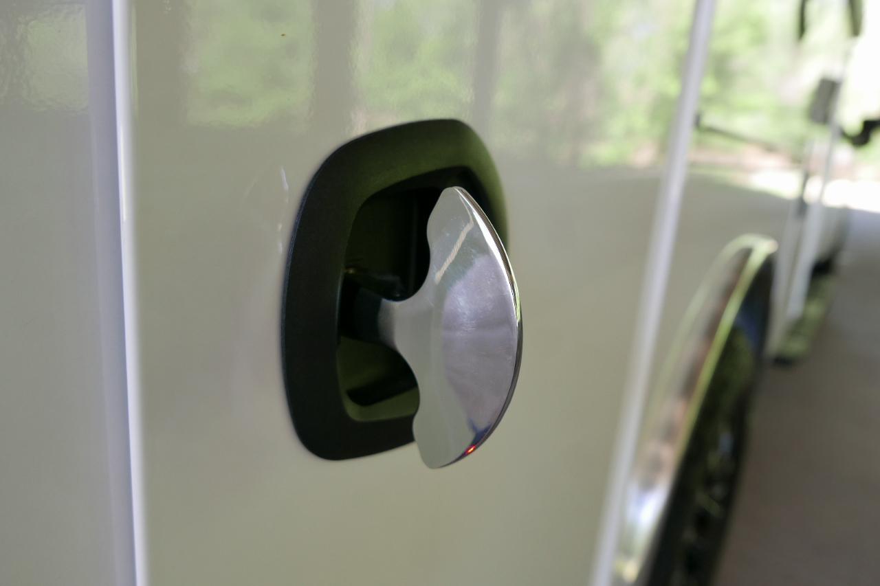 Chevrolet Silverado 2500HD 4WD Crew Cab 172" Custom 2024