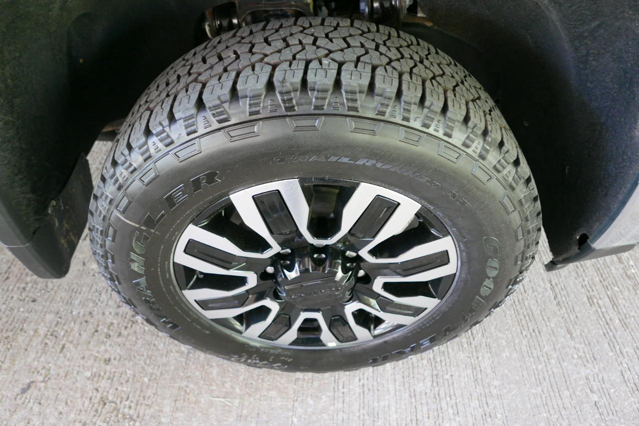 Chevrolet Silverado 2500HD 4WD Crew Cab 172" Custom 2024