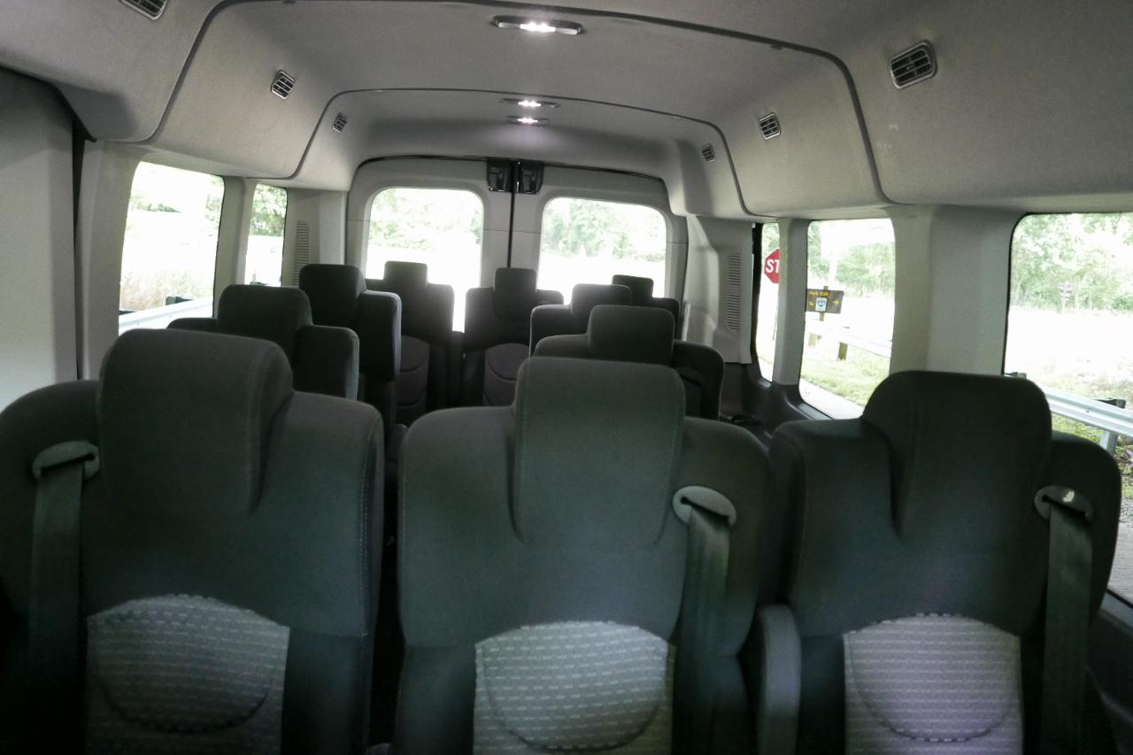 Ford Transit Passenger Wagon T-350 148" Med Roof XL RWD 2023