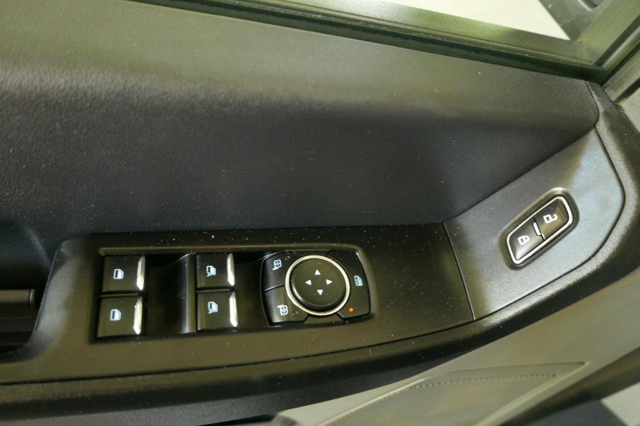 Ford Super Duty F-550 DRW XLT 4WD Crew Cab 203" WB 84" CA 2024
