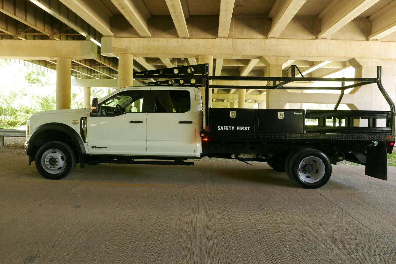 Ford Super Duty F-550 DRW XLT 4WD Crew Cab 203" WB 84" CA 2024
