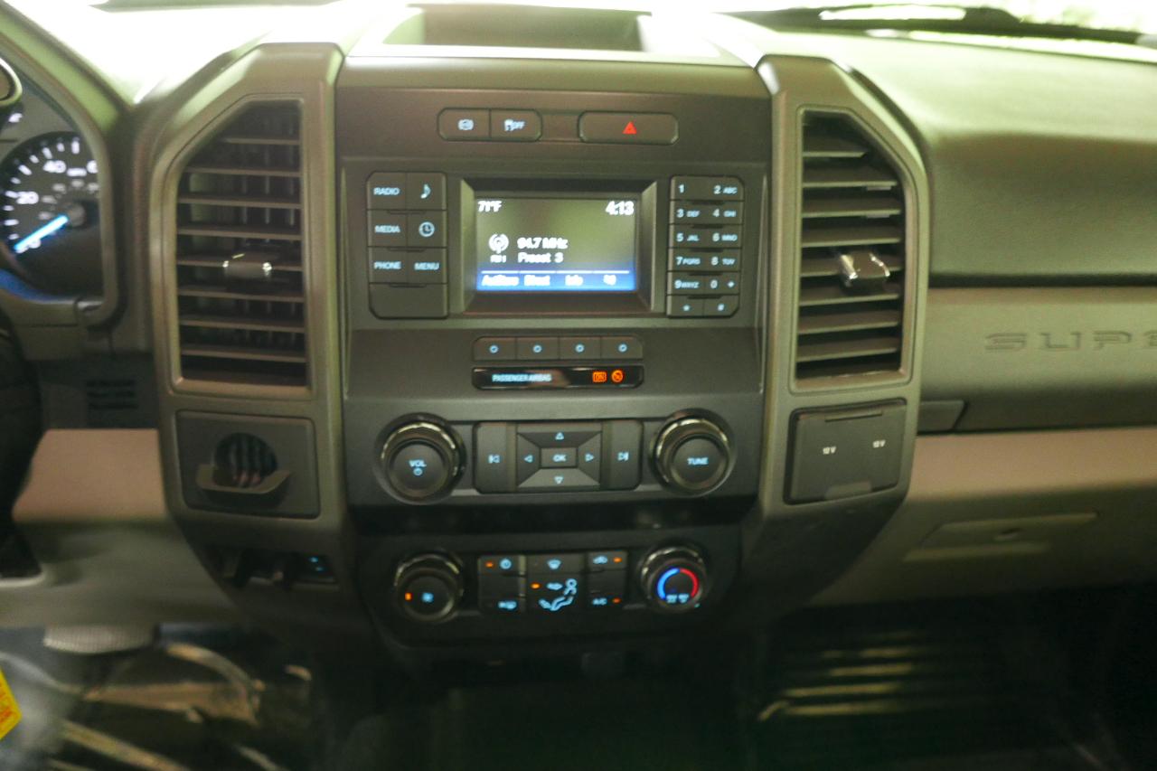 Ford Super Duty F-450 DRW XL 2WD Crew Cab 8' Box 2019