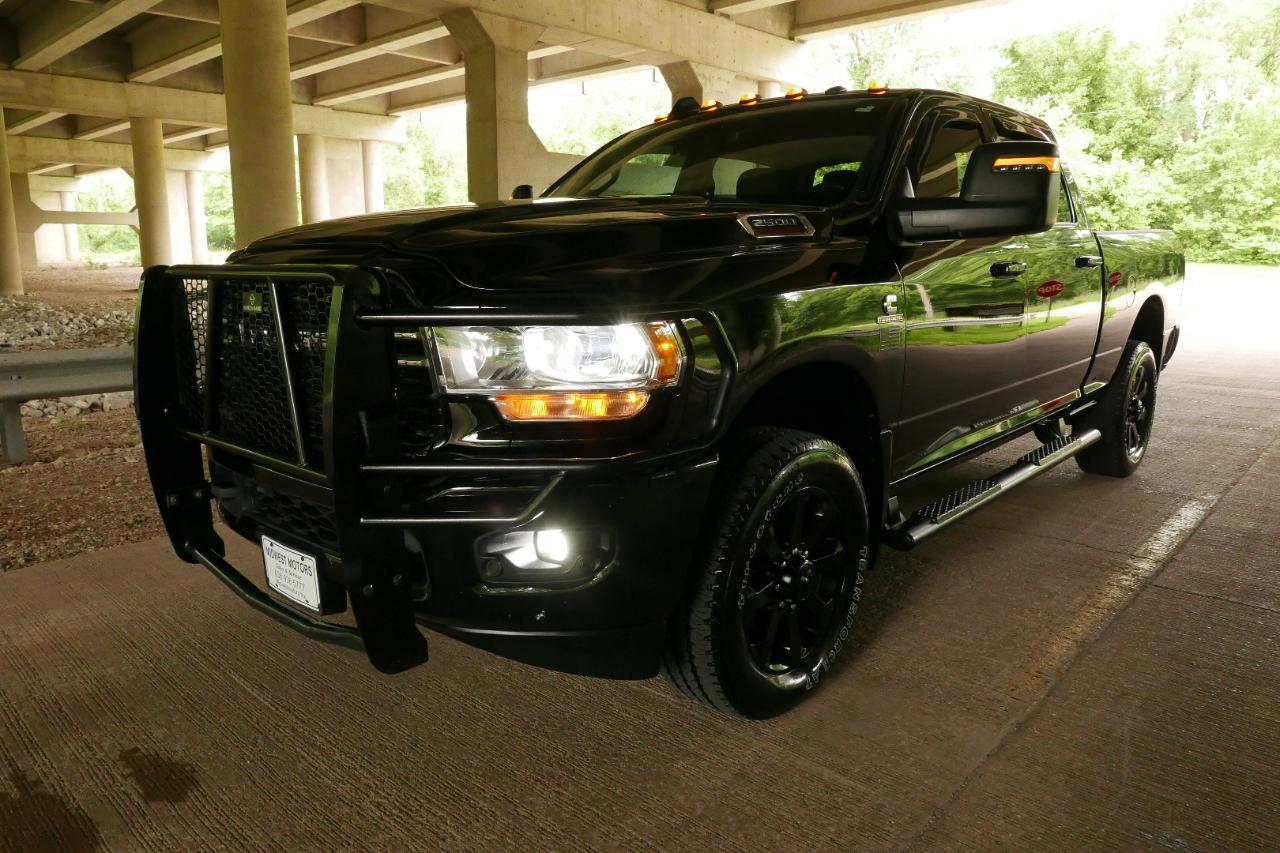 RAM 2500 Big Horn 4x4 Crew Cab 6'4" Box 2023