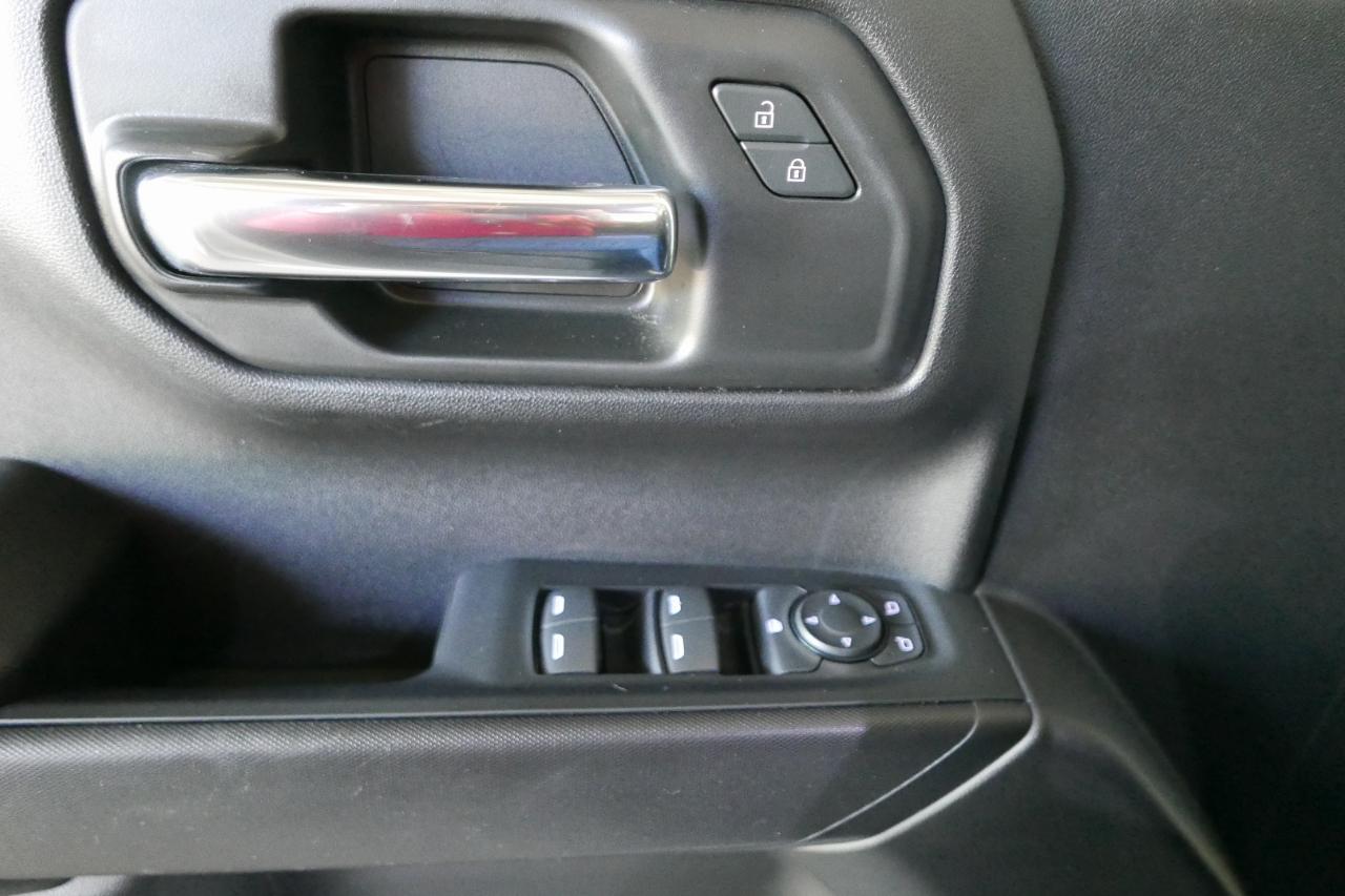 GMC Sierra 1500 4WD Crew Cab 147" Pro 2024