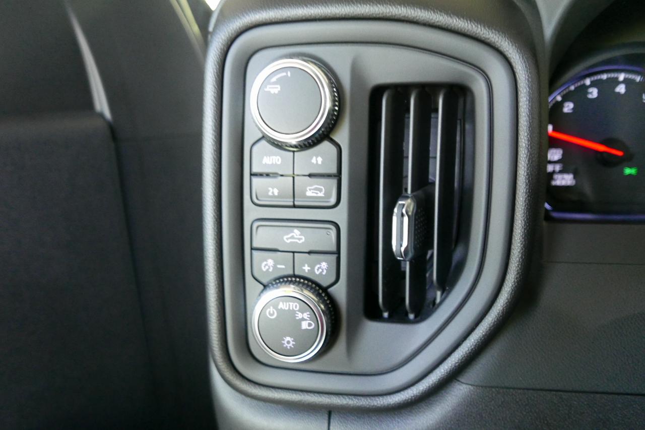 GMC Sierra 1500 4WD Crew Cab 147" Pro 2024