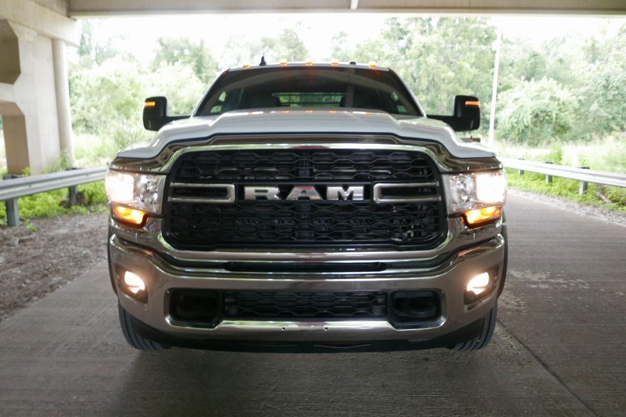 RAM 5500 Chassis Cab Tradesman 4x4 Crew Cab 84" CA 197.4" WB 2024
