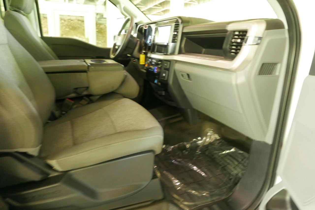 Ford Super Duty F-250 SRW XL 4WD Crew Cab 8' Box 2025