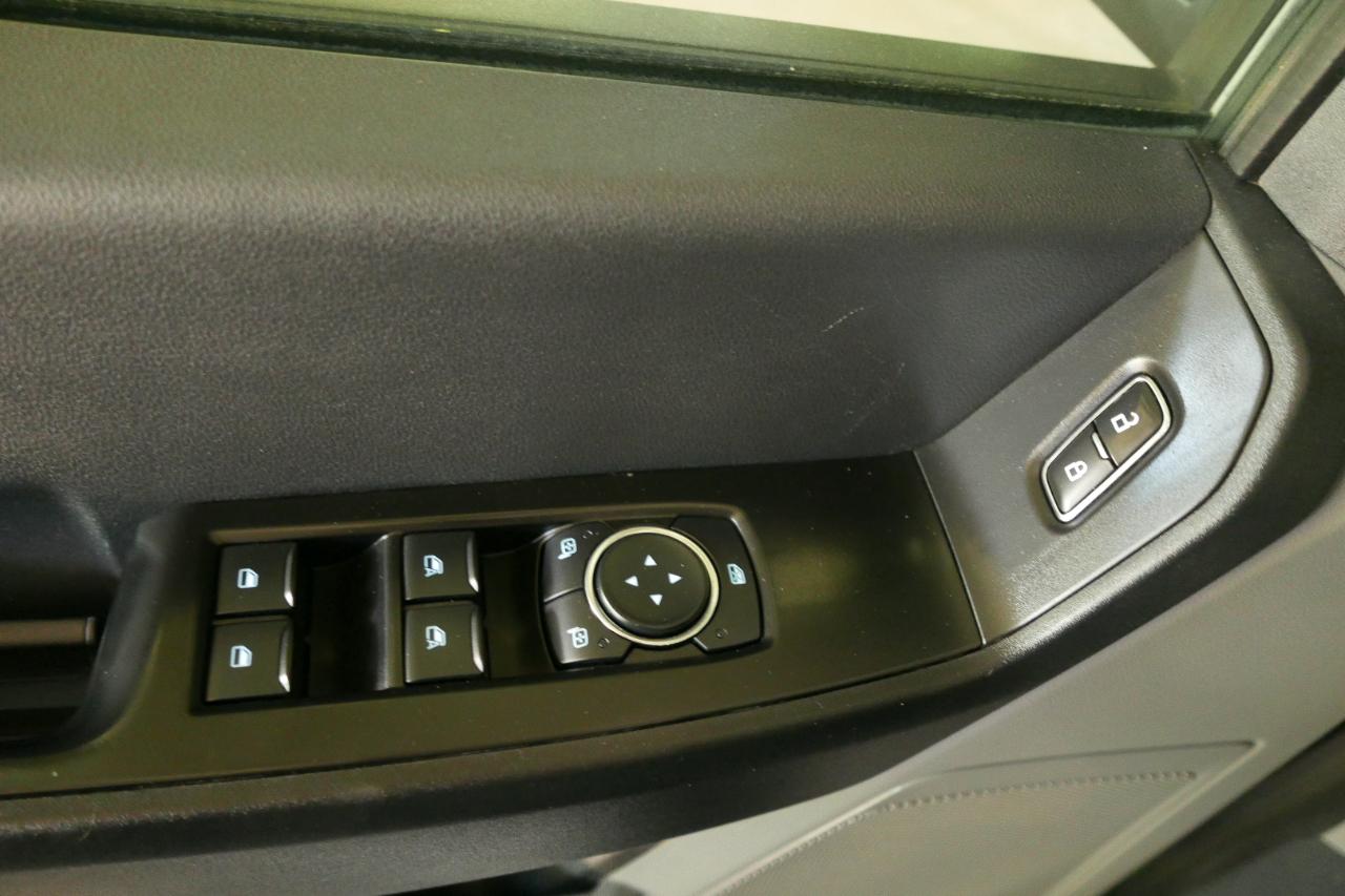 Ford Super Duty F-250 SRW XL 4WD Crew Cab 8' Box 2025