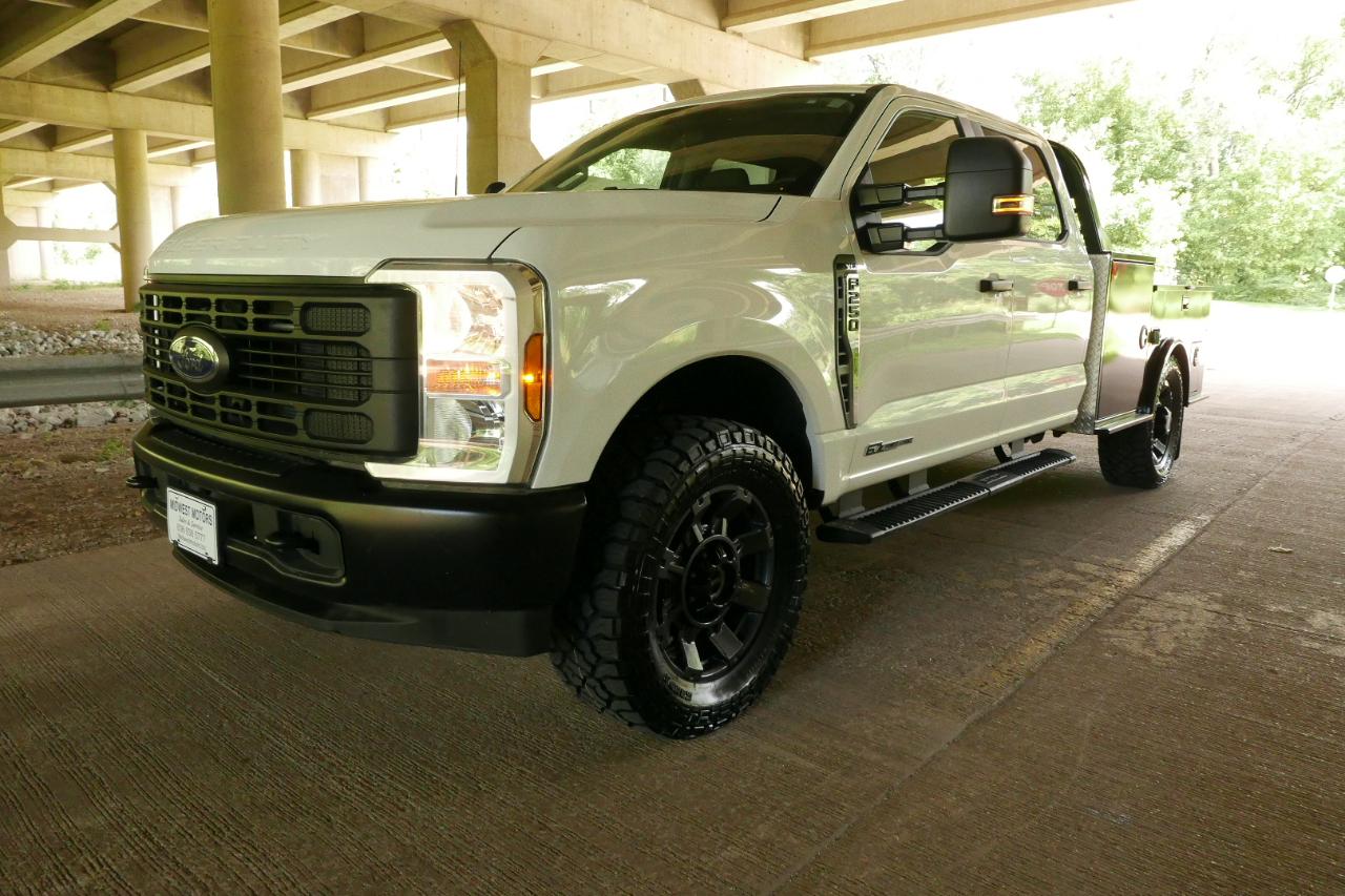 Ford Super Duty F-250 SRW XL 4WD Crew Cab 8' Box 2025