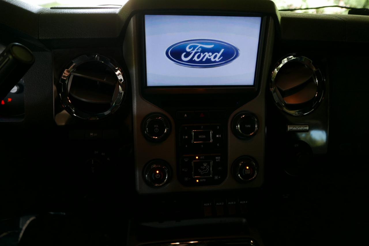 Ford Super Duty F-350 SRW 4WD Crew Cab 172" Platinum 2015