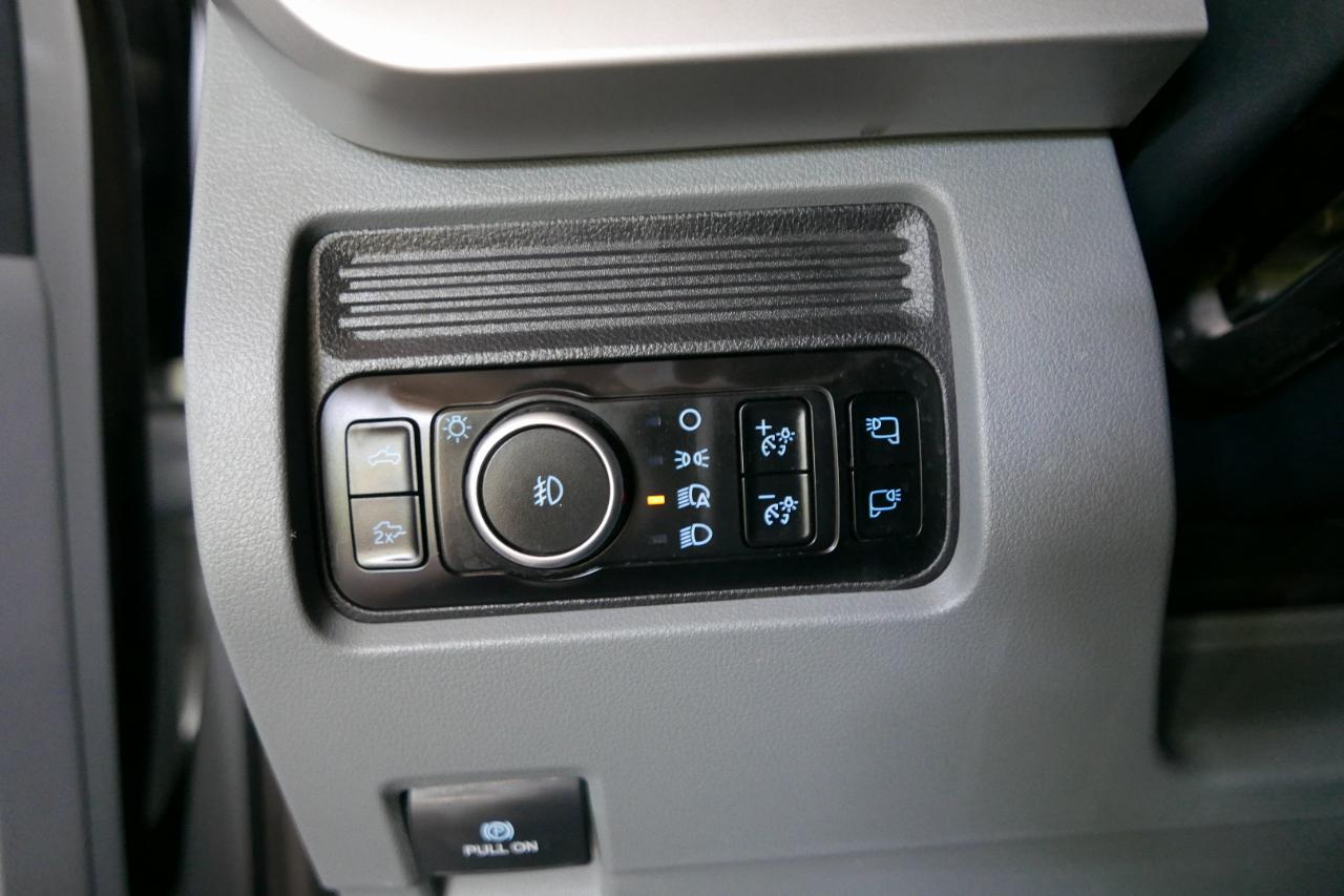 Ford Super Duty F-250 SRW XLT 4WD Crew Cab 8' Box 2025