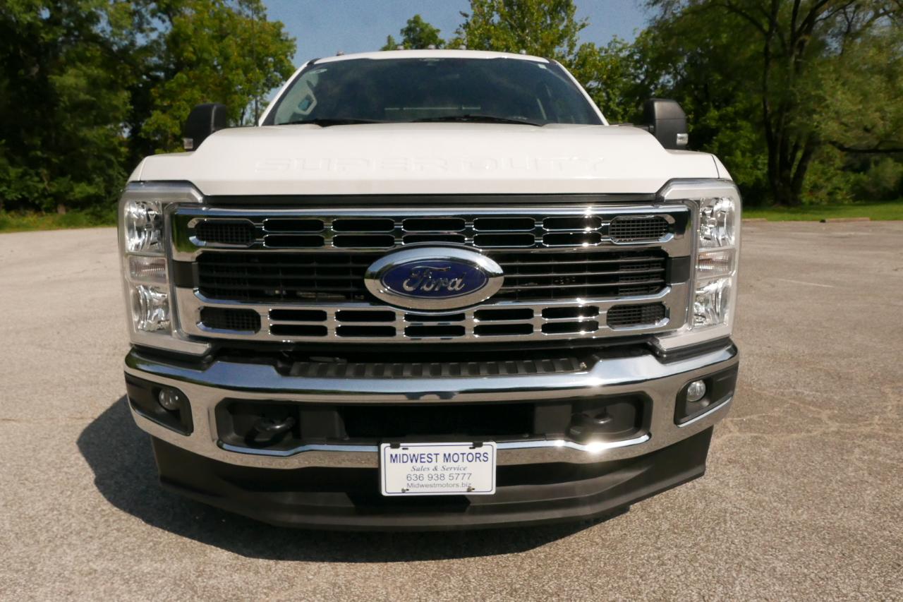Ford Super Duty F-350 DRW XLT 4WD Crew Cab 8' Box 2024