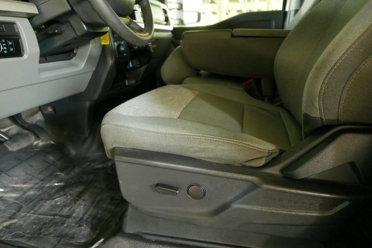 Ford Super Duty F-350 DRW XLT 4WD Crew Cab 8' Box 2024