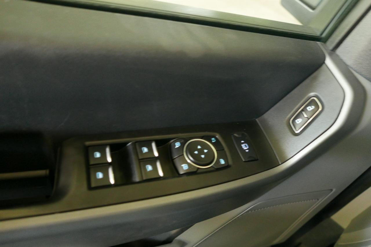 Ford Super Duty F-350 DRW XLT 4WD Crew Cab 8' Box 2024