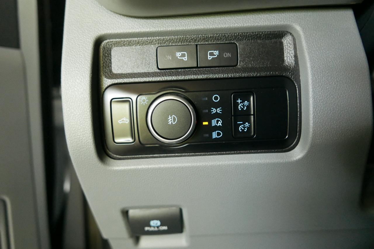 Ford Super Duty F-350 DRW XLT 4WD Crew Cab 8' Box 2024