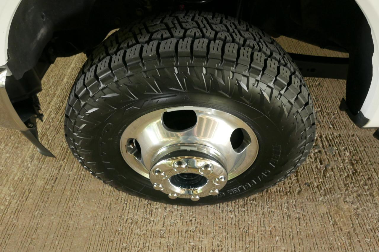 Ford Super Duty F-350 DRW XLT 4WD Crew Cab 8' Box 2024