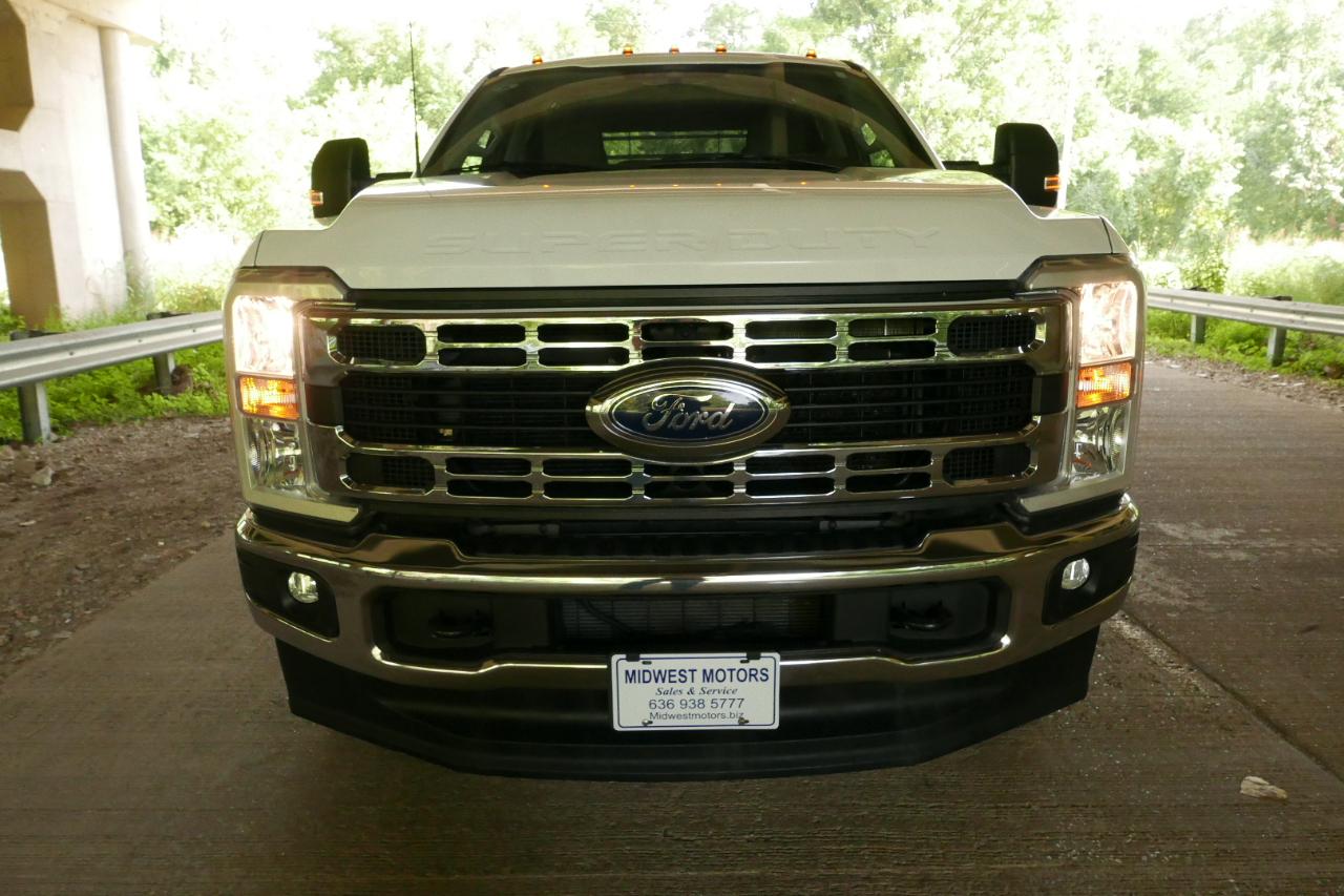Ford Super Duty F-350 DRW XLT 4WD Crew Cab 8' Box 2024
