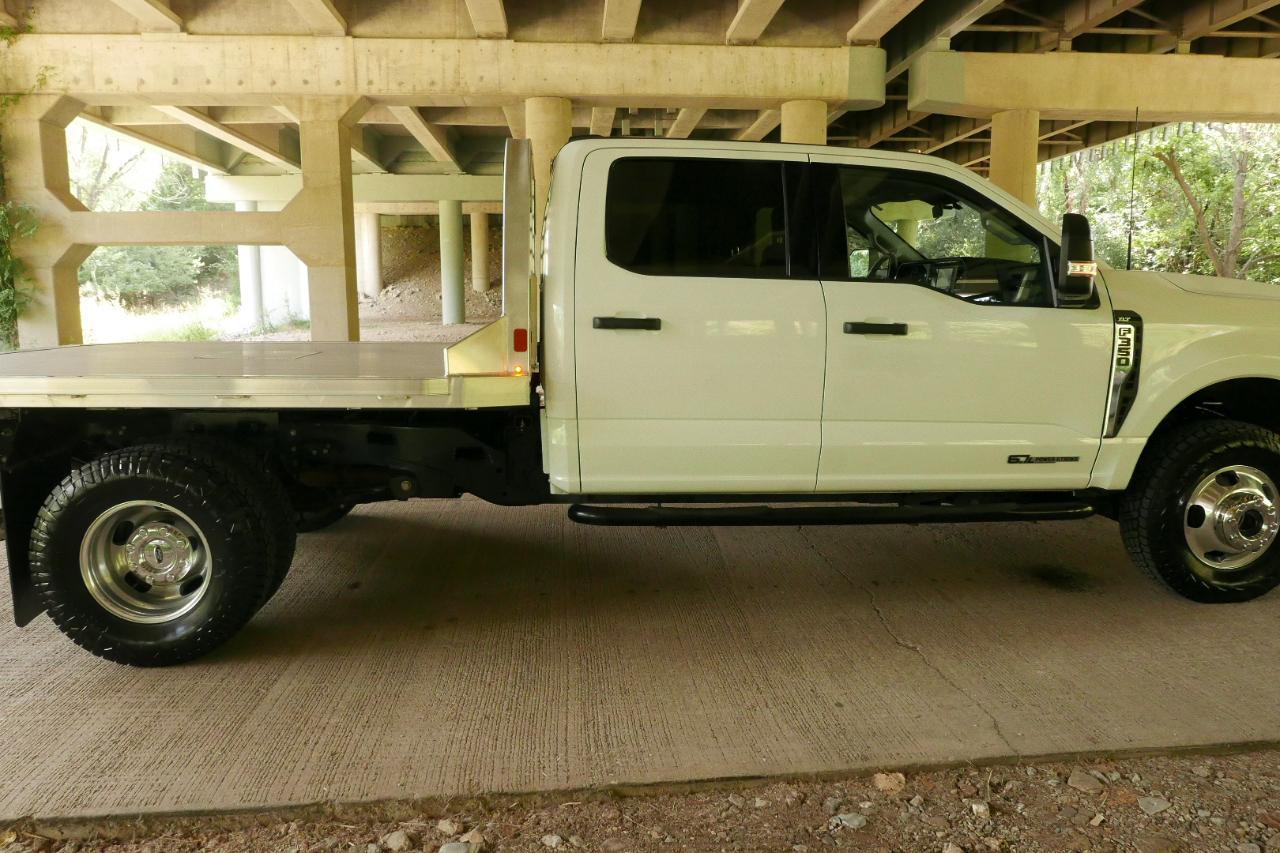 Ford Super Duty F-350 DRW XLT 4WD Crew Cab 8' Box 2024