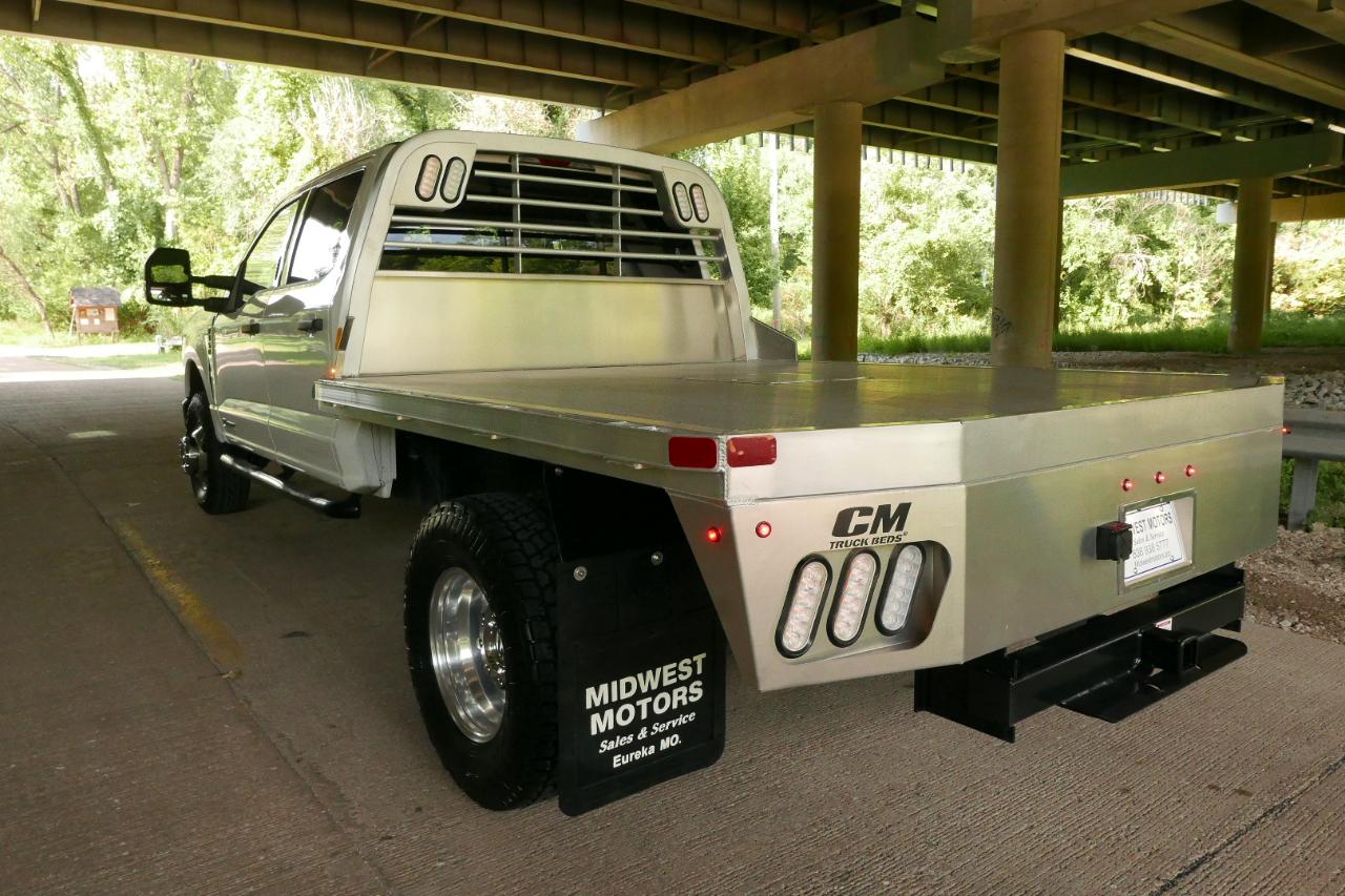Ford Super Duty F-350 DRW XLT 4WD Crew Cab 8' Box 2024