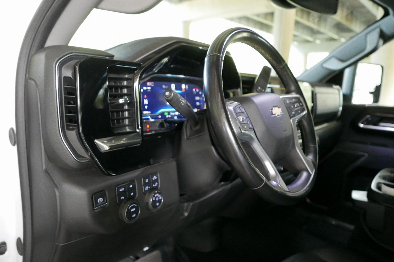 Chevrolet Silverado 3500HD CC 4WD Crew Cab 177" WB, 60" CA LT 2025