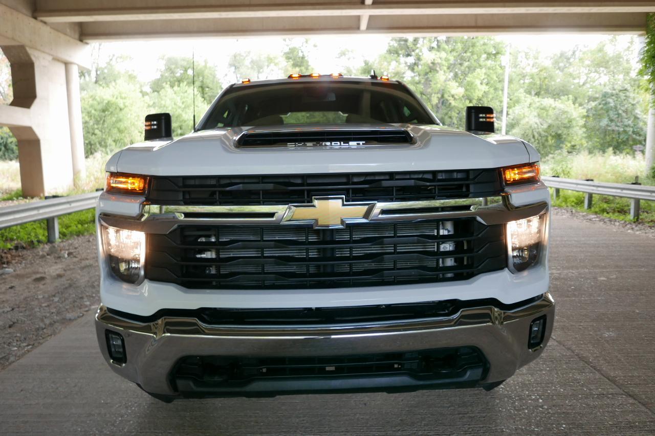 Chevrolet Silverado 3500HD CC 4WD Crew Cab 177" WB, 60" CA LT 2025