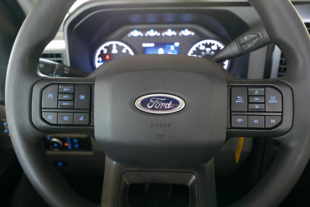 Ford Super Duty F-450 DRW XL 4WD Reg Cab 169" WB 84" CA 2025