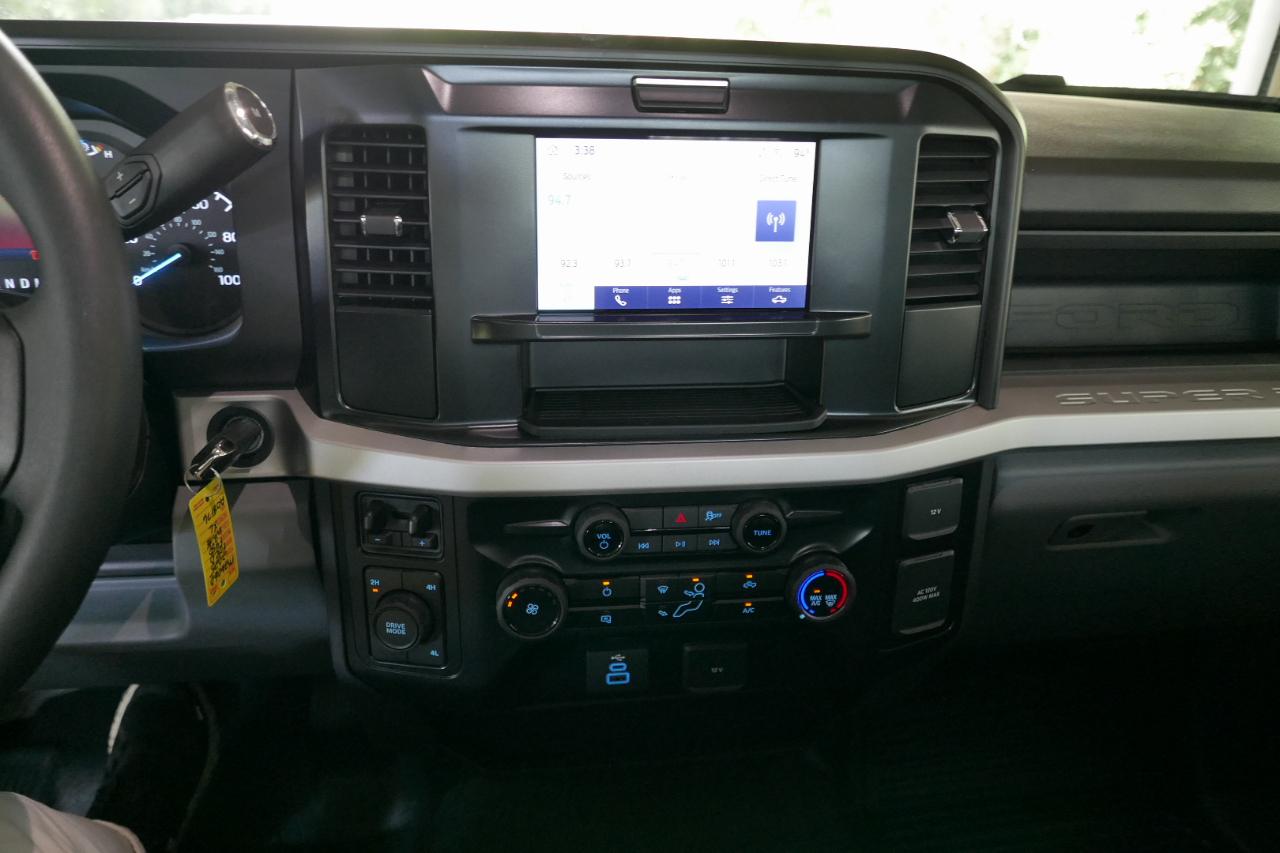 Ford Super Duty F-450 DRW XL 4WD Reg Cab 169" WB 84" CA 2025