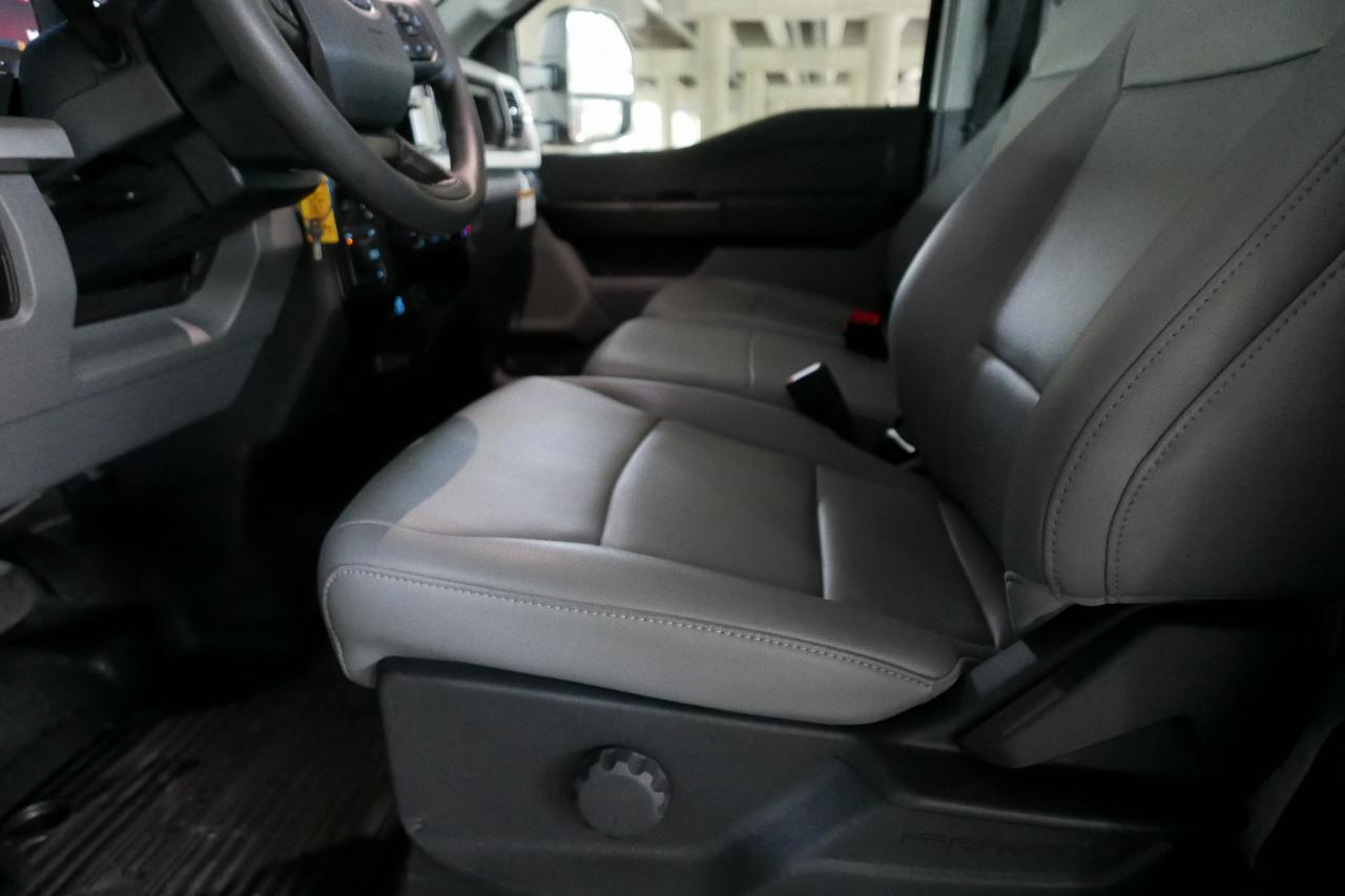 Ford Super Duty F-450 DRW XL 4WD Reg Cab 169" WB 84" CA 2025