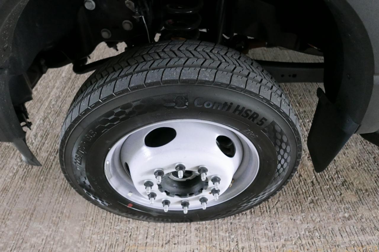 Ford Super Duty F-450 DRW XL 4WD Reg Cab 169" WB 84" CA 2025