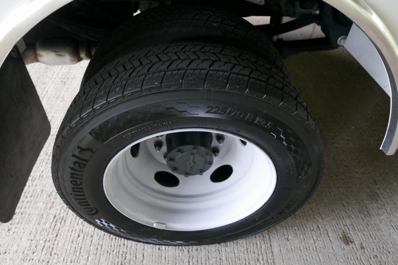 Ford Super Duty F-450 DRW XL 4WD Reg Cab 169" WB 84" CA 2025