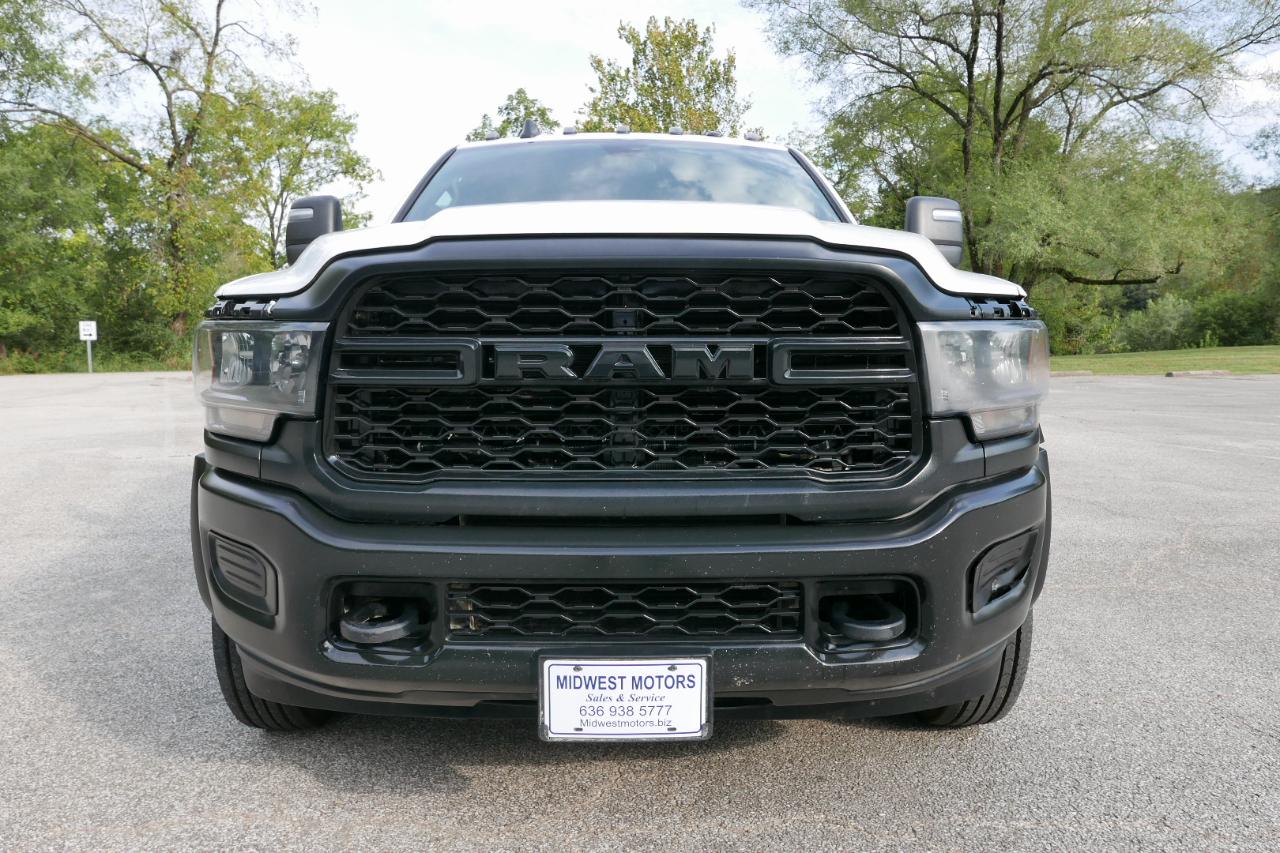 RAM 5500 Chassis Cab Tradesman 4x4 Crew Cab 84" CA 197.4" WB 2023