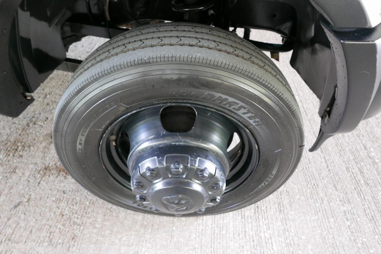 RAM 5500 Chassis Cab Tradesman 4x4 Crew Cab 84" CA 197.4" WB 2023