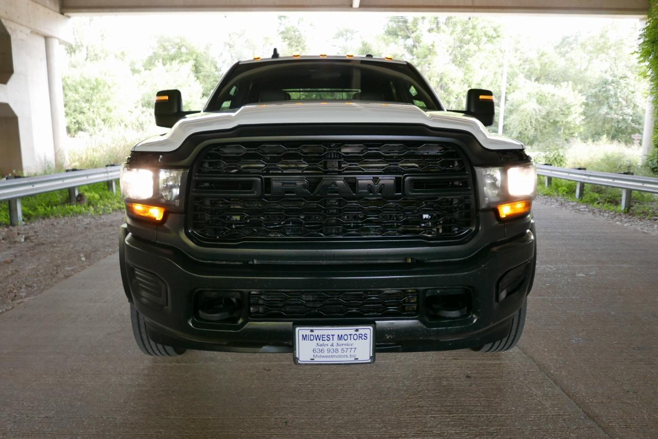 RAM 5500 Chassis Cab Tradesman 4x4 Crew Cab 84" CA 197.4" WB 2023