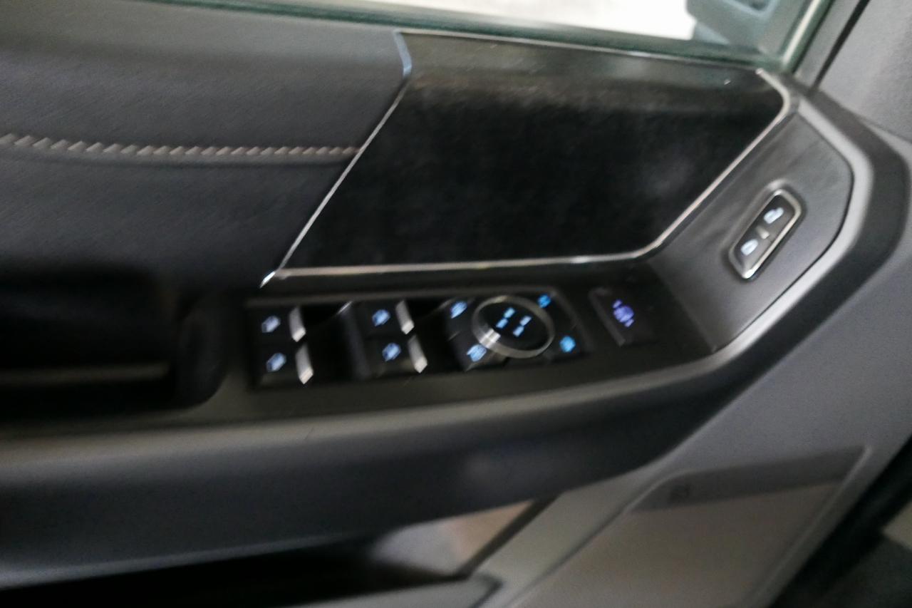 Ford Super Duty F-250 SRW XLT 4WD Crew Cab 8' Box 2025
