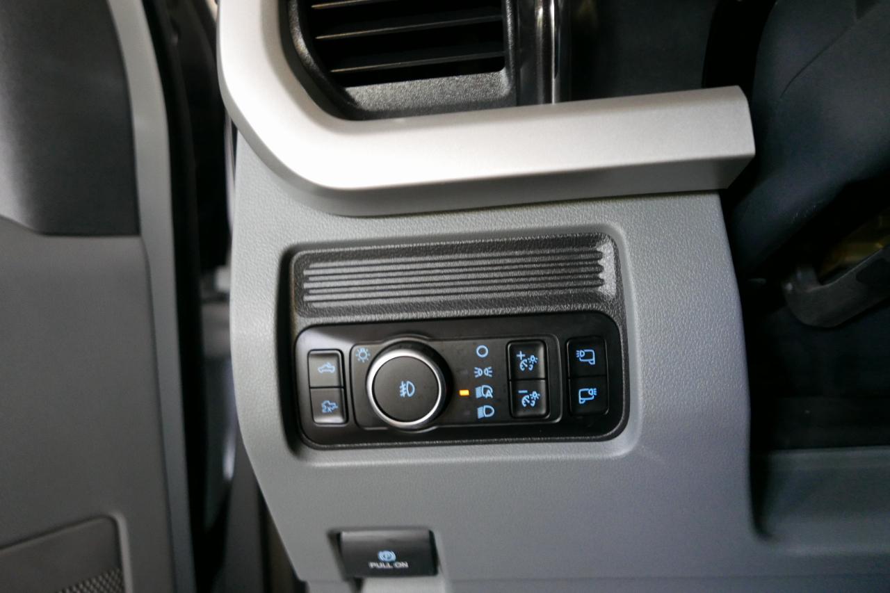 Ford Super Duty F-250 SRW XLT 4WD Crew Cab 8' Box 2025