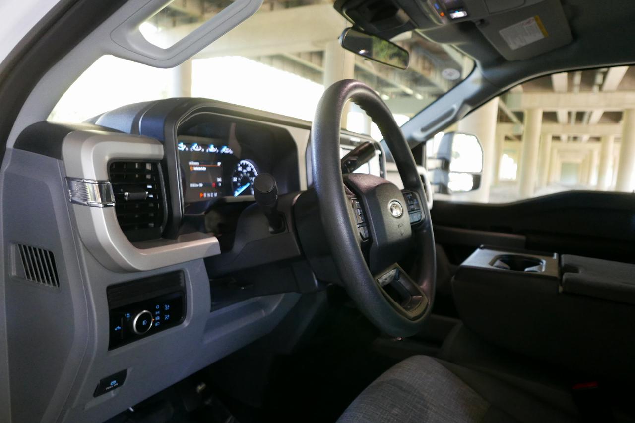 Ford Super Duty F-350 DRW XLT 4WD Crew Cab 8' Box 2026