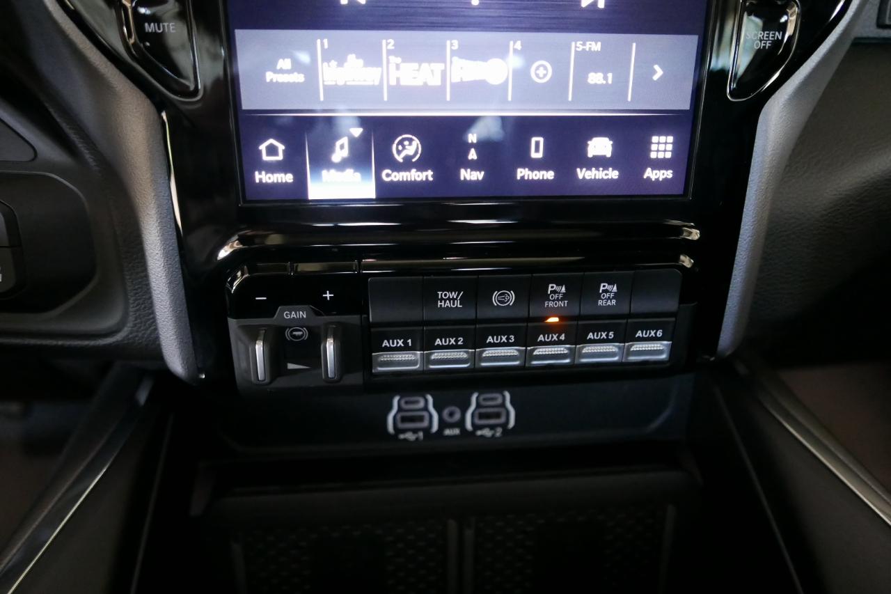 RAM 3500 Laramie 4x4 Crew Cab 8' Box 2026