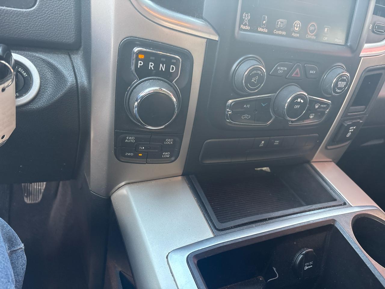 RAM 1500 4WD Crew Cab 140.5" Big Horn 2015