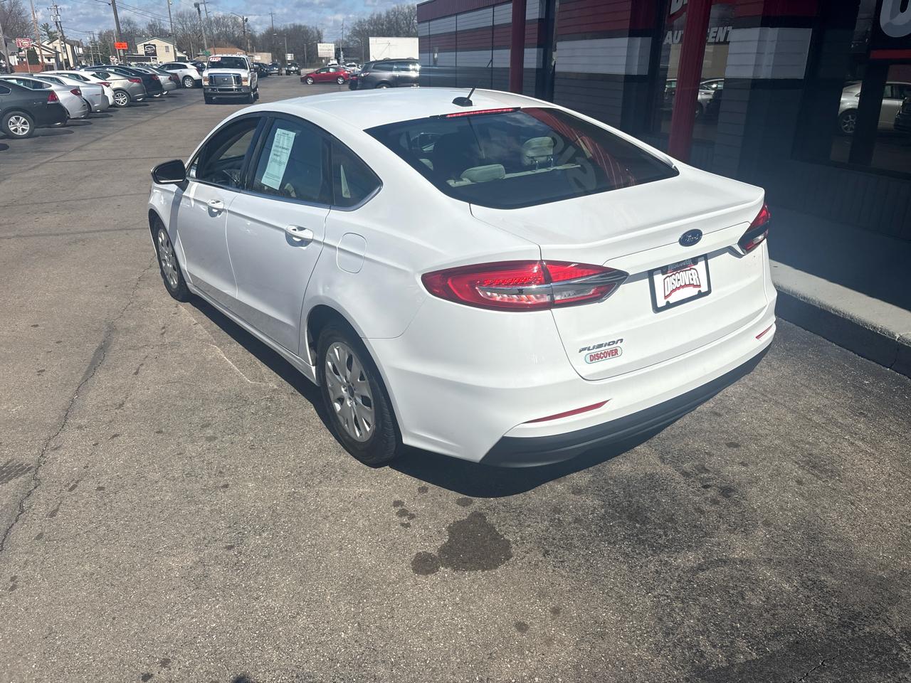 Ford Fusion S FWD 2019