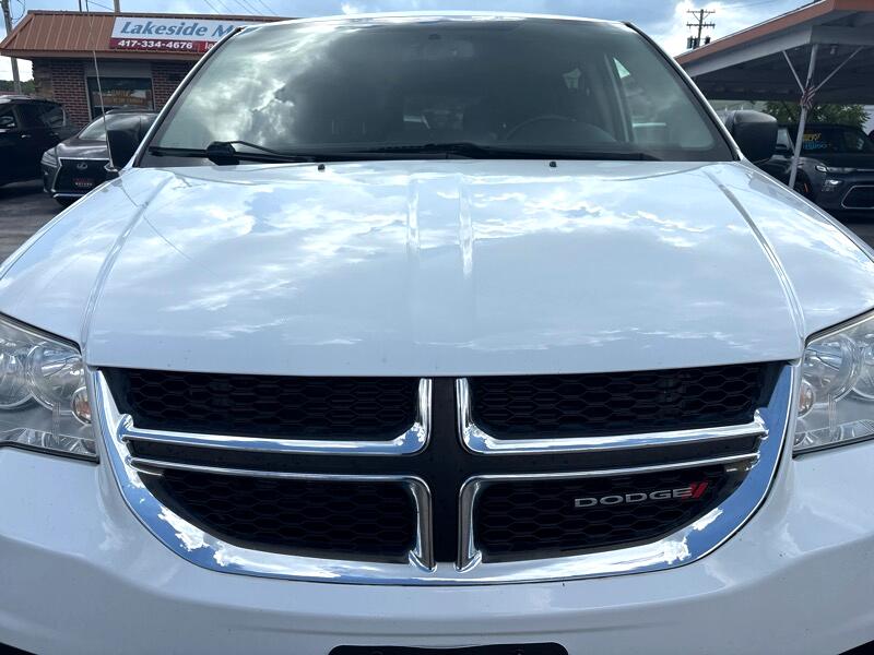 2017 Dodge Grand Caravan SE photo 2