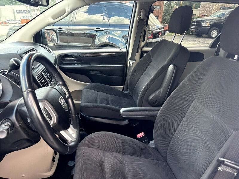 2017 Dodge Grand Caravan SE photo 4